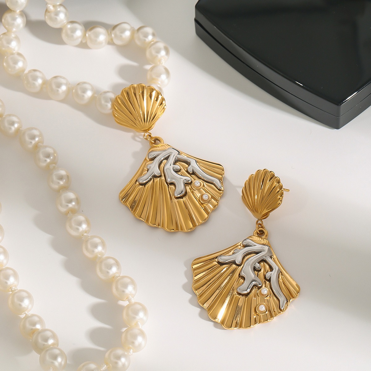 18K gold shell inlaid pearl exquisite design unique earrings - Image 6
