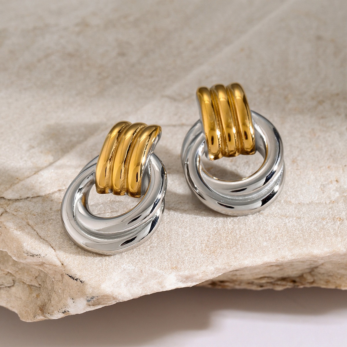 18K gold geometric shape with gold and silver color matching design high-end earrings, bracelets and rings set - Image 7