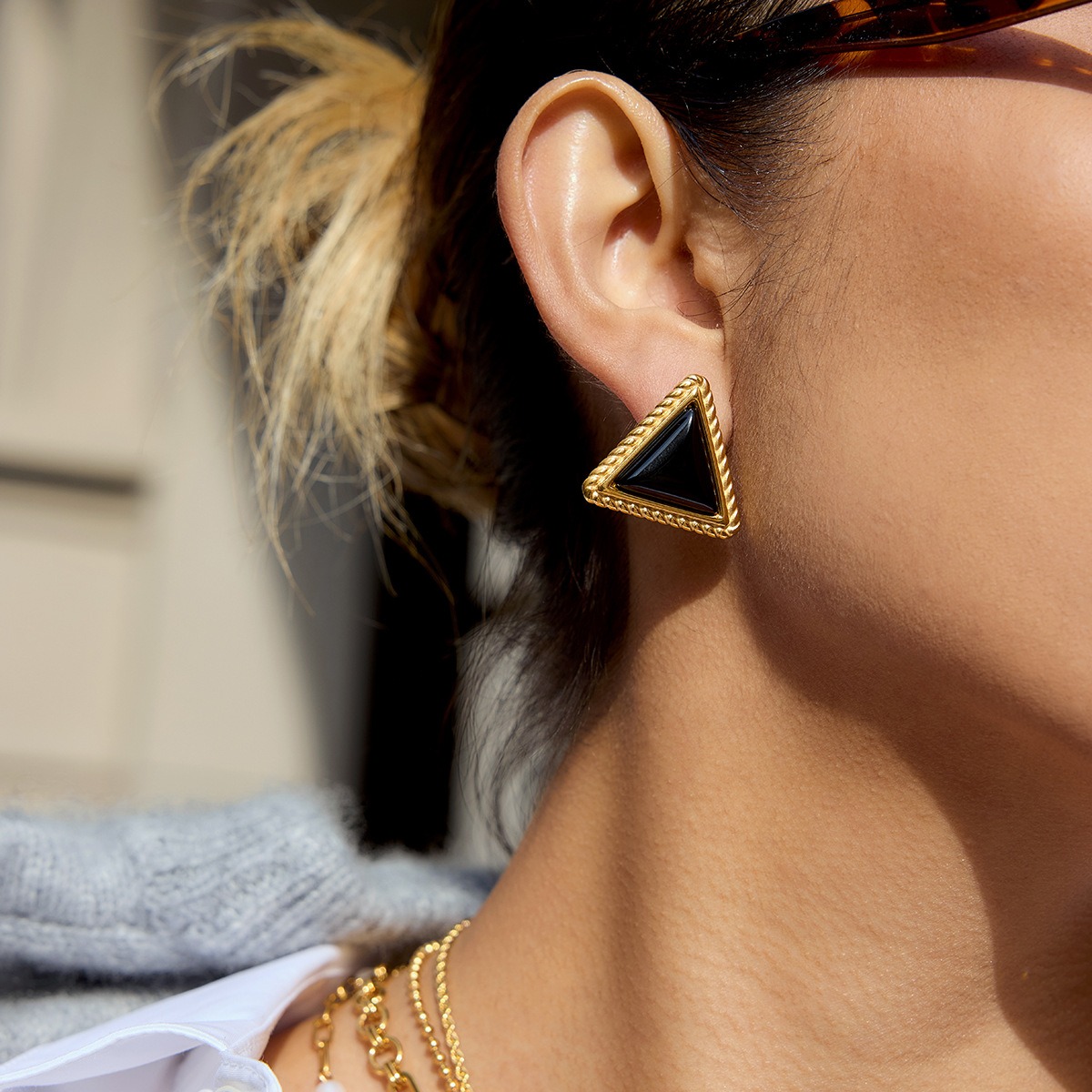 18K gold triangle black onyx stud earrings, a sophisticated and stylish accessory for autumn and winter. - Image 6