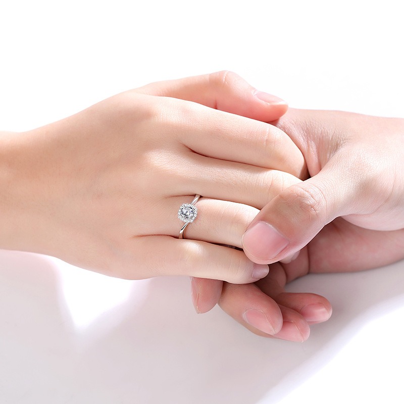 S925 sterling silver moissanite micro-set twisted band square four-prong diamond ring - Image 5