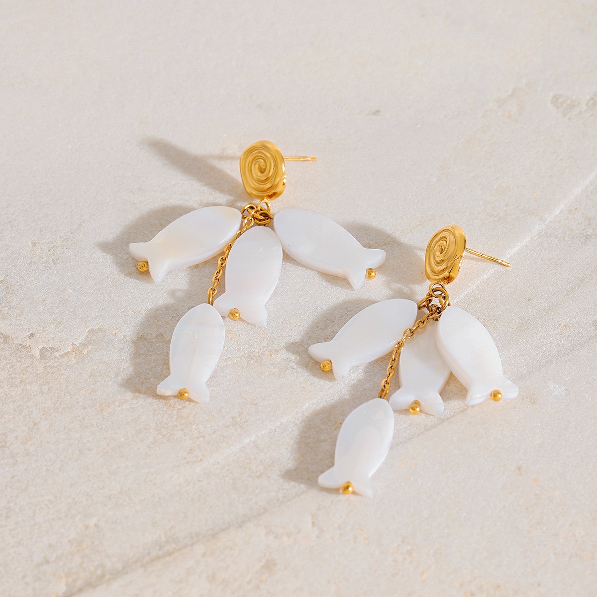 18K gold thread with fish-shaped tassel design exquisite and noble earrings