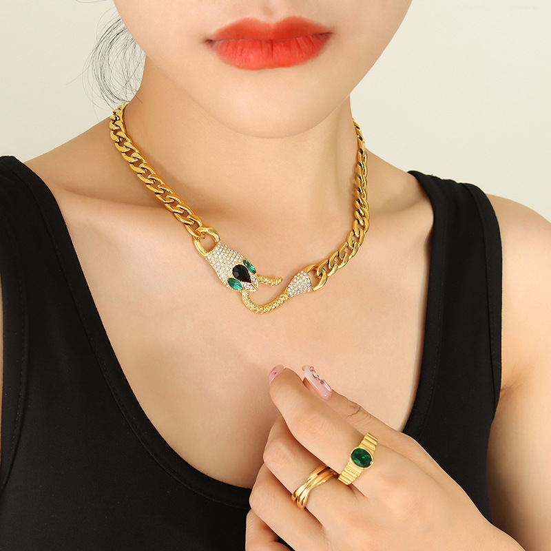 18K Gold Fashion Exquisite Snake Head Design Versatile Necklace - Image 10
