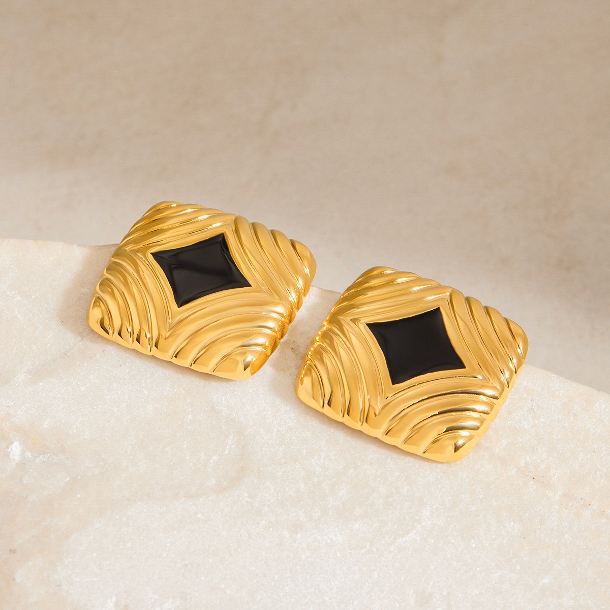 18K gold square with texture design simple and elegant earrings