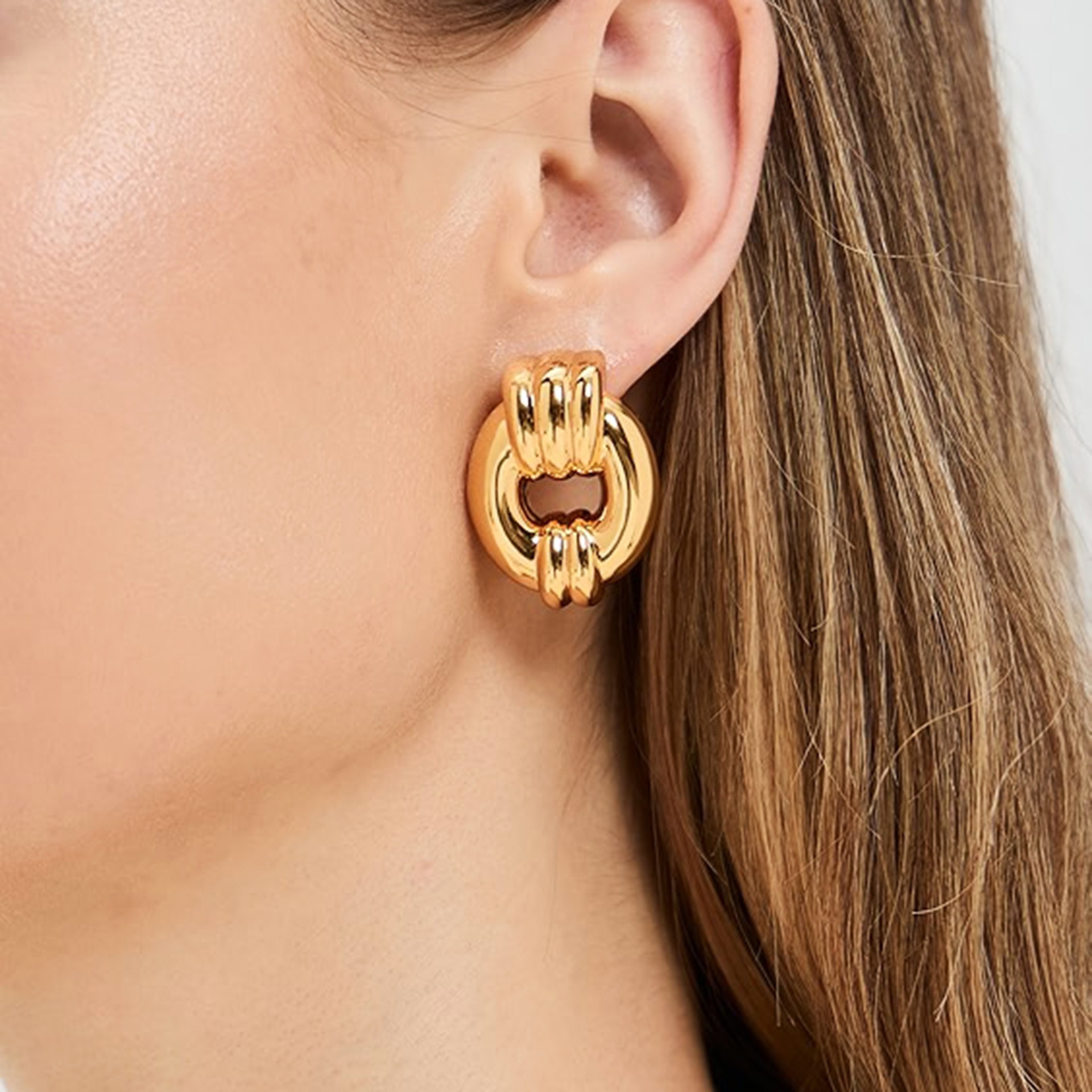18K gold hollow round with striped design trendy personality earrings - Image 8