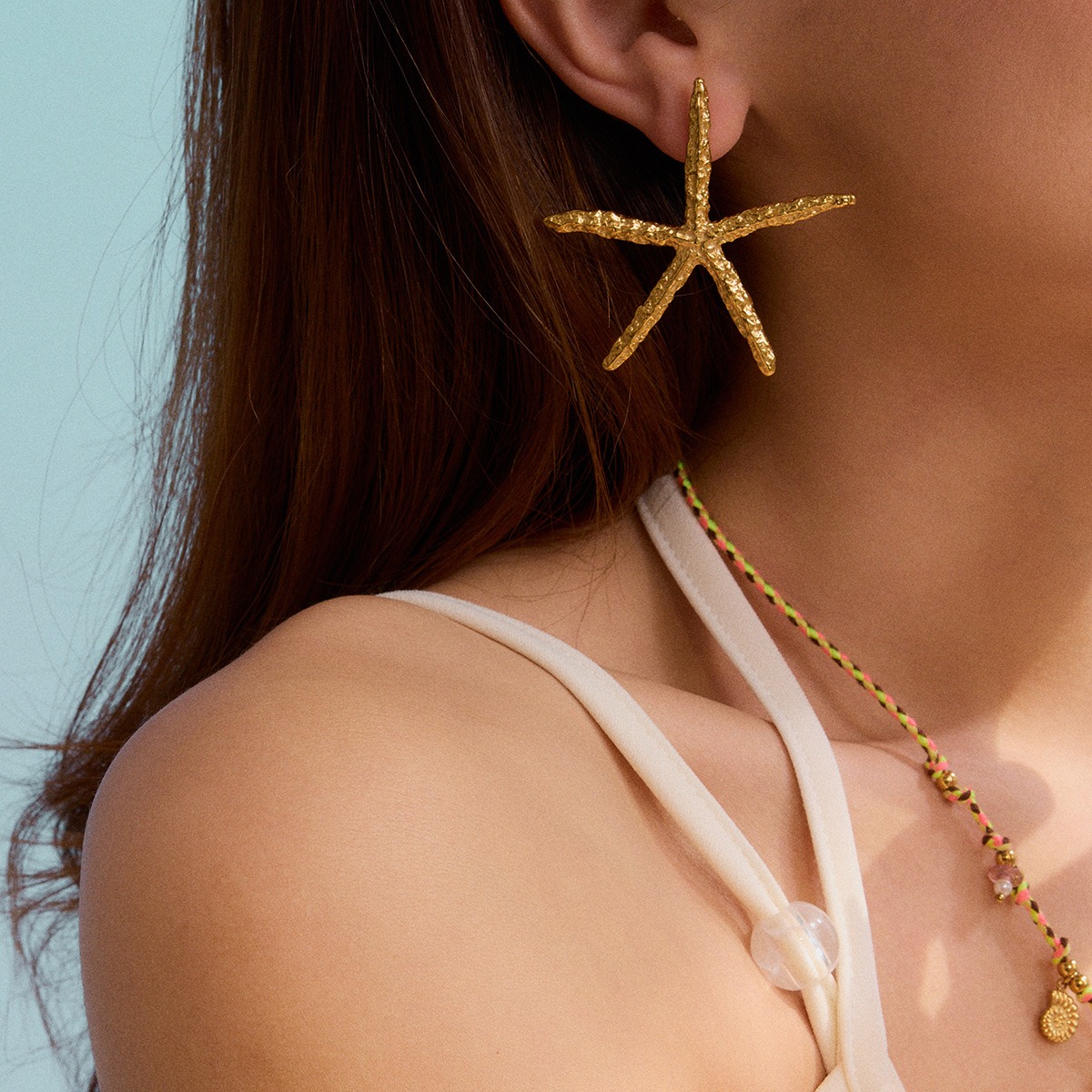 18K gold starfish-shaped earrings with a simple and unique design - Image 5
