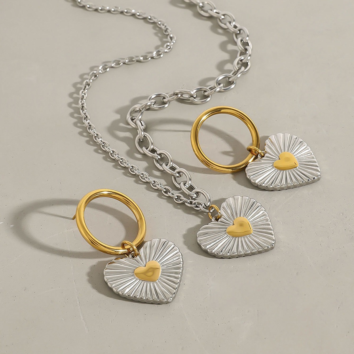 18K gold heart with gold and silver color matching design exquisite and fashionable necklace and earrings set