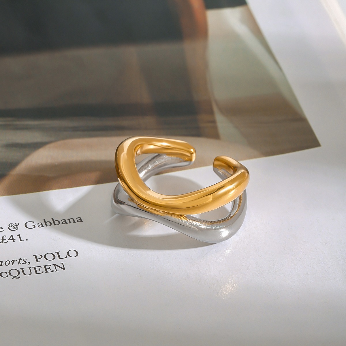 18K gold geometric lines with gold and silver color matching design simple and elegant ring