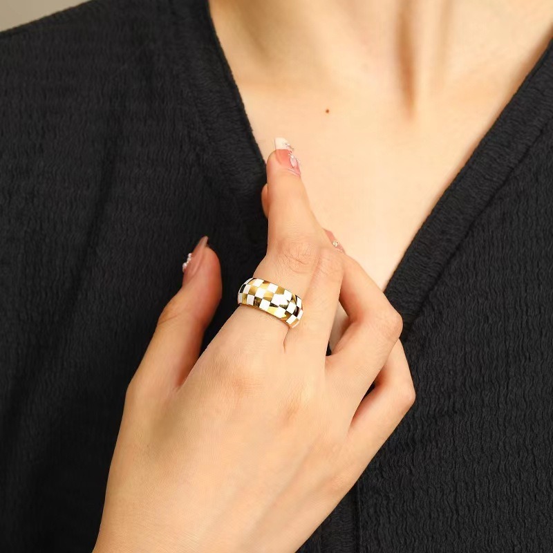 18K gold vintage-style checkered pattern ring - Image 6