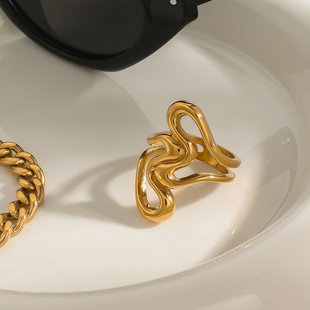 18K gold geometric line design exquisite personality ring