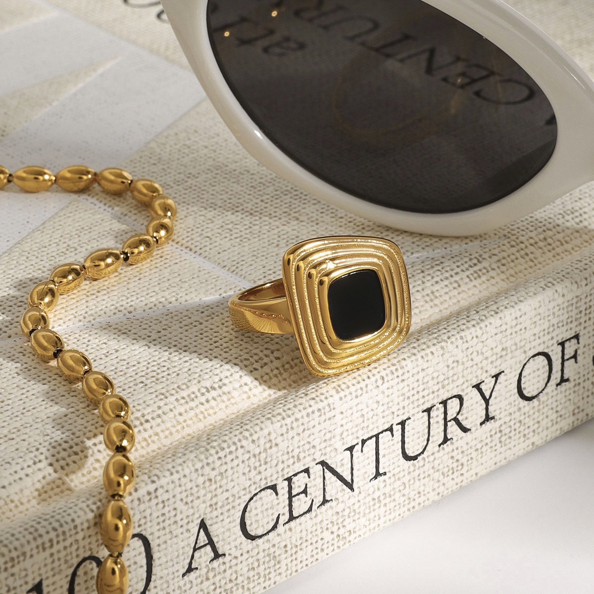 18K gold geometric shape with texture design classic fashion ring - Image 7