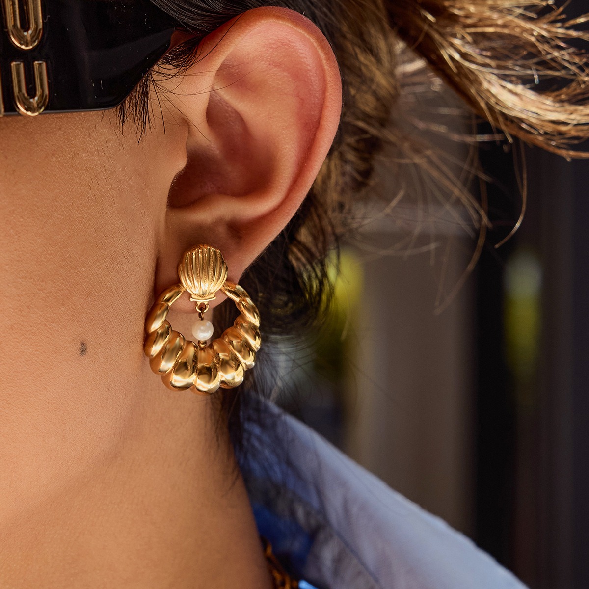 18K gold U-shaped earrings with textured design, exquisite and simple - Image 6