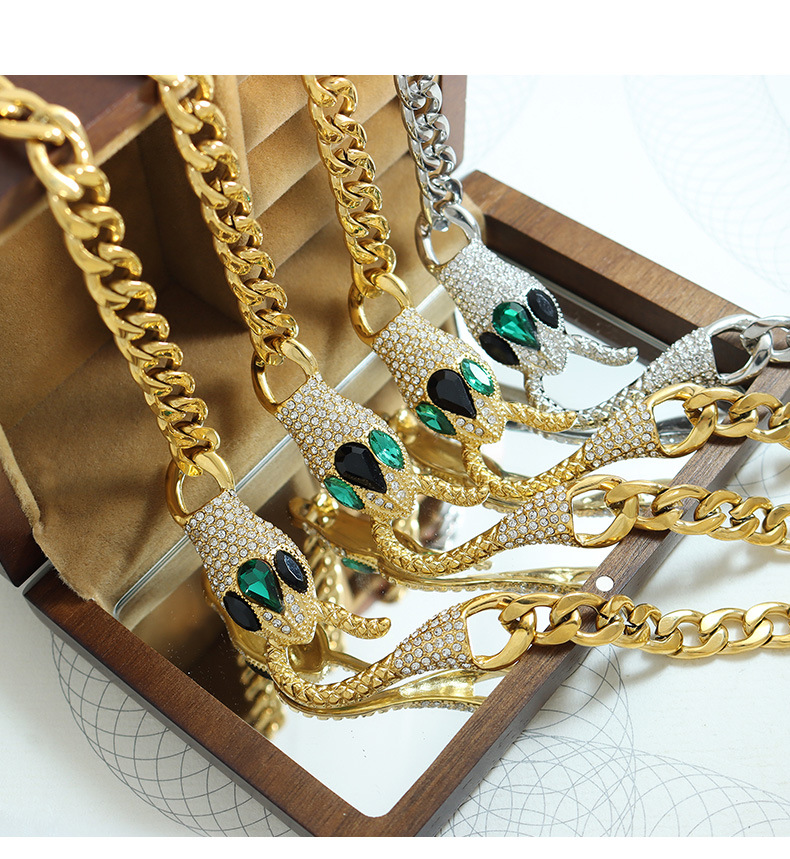 18K Gold Fashion Exquisite Snake Head Design Versatile Necklace - Image 12