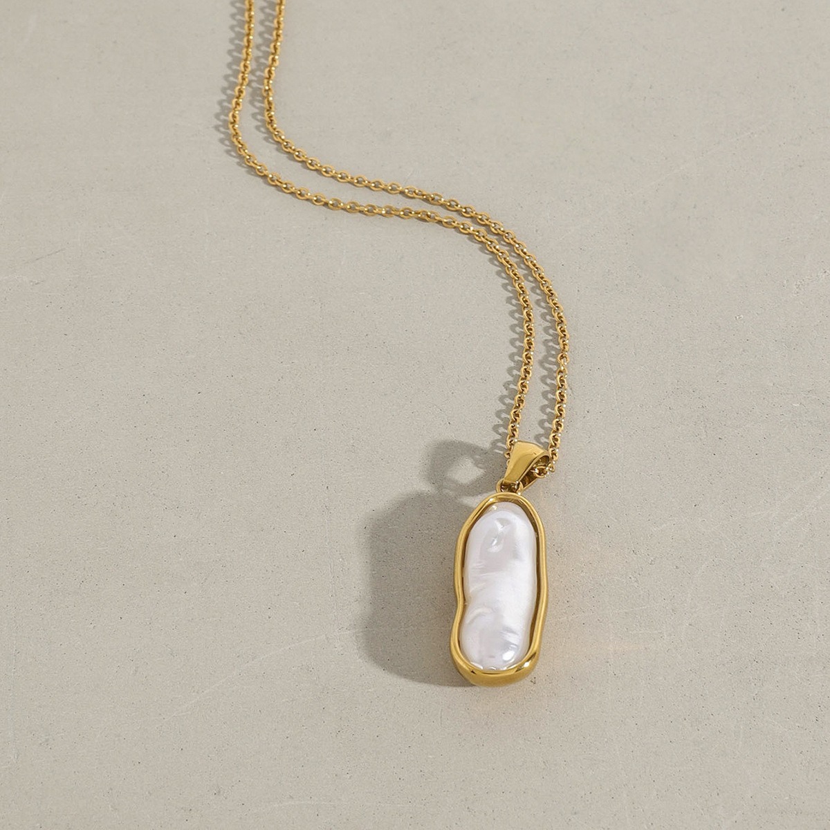 18K gold inlaid irregular pearl design light luxury noble pendant necklace - Image 7