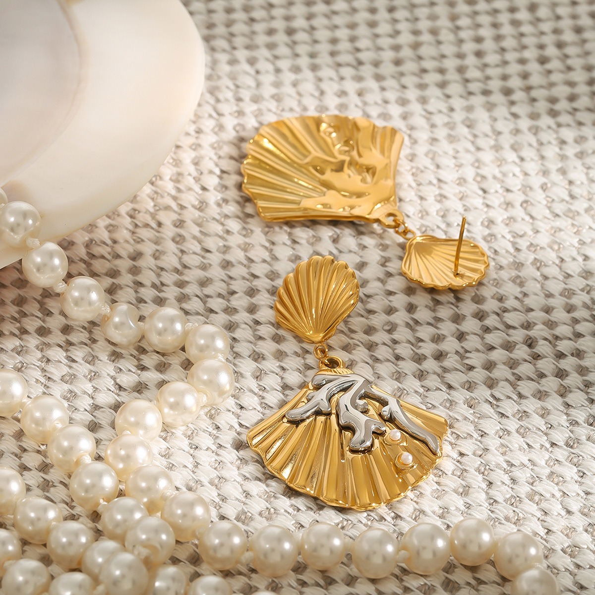 18K gold shell inlaid pearl exquisite design unique earrings - Image 7