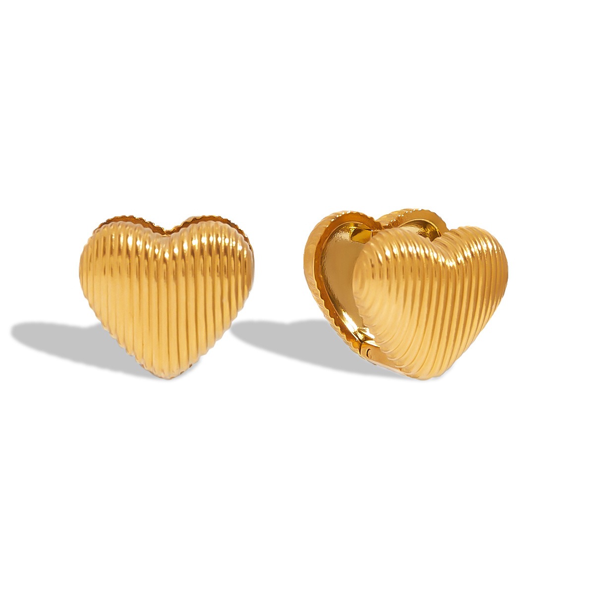 18K gold heart-shaped earrings with textured design, simple and fashionable - Image 7