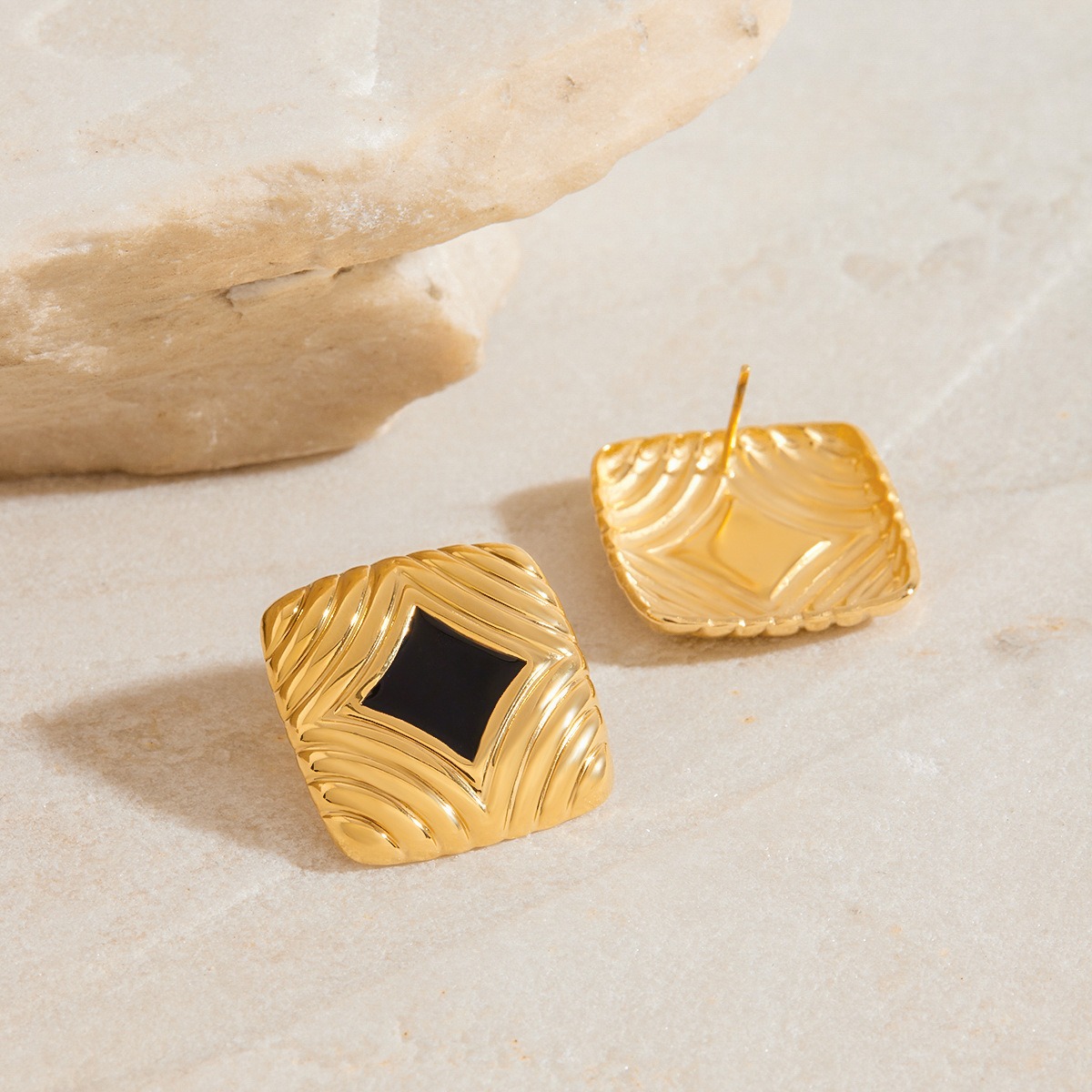 18K gold square with texture design simple and elegant earrings - Image 7