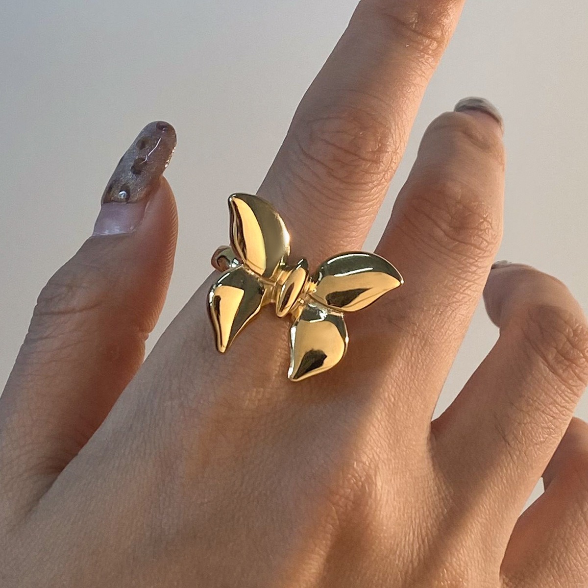 18K gold butterfly design exquisite and noble ring - Image 6