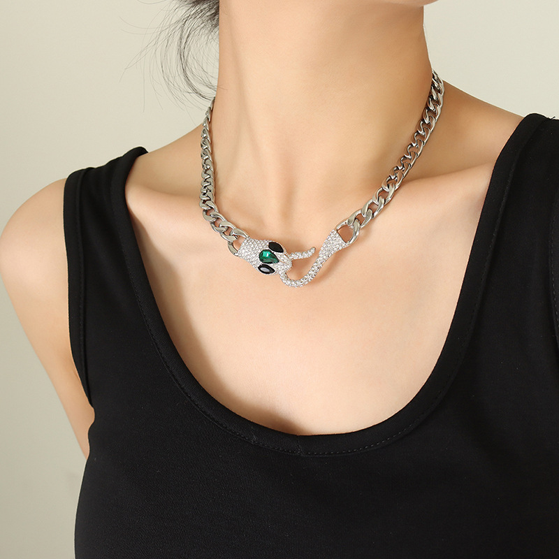 18K Gold Fashion Exquisite Snake Head Design Versatile Necklace - Image 14