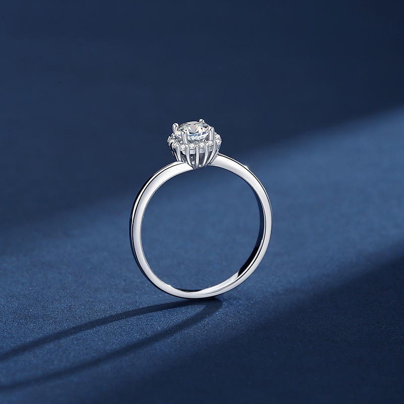 S925 sterling silver moissanite micro-set twisted band square four-prong diamond ring - Image 6