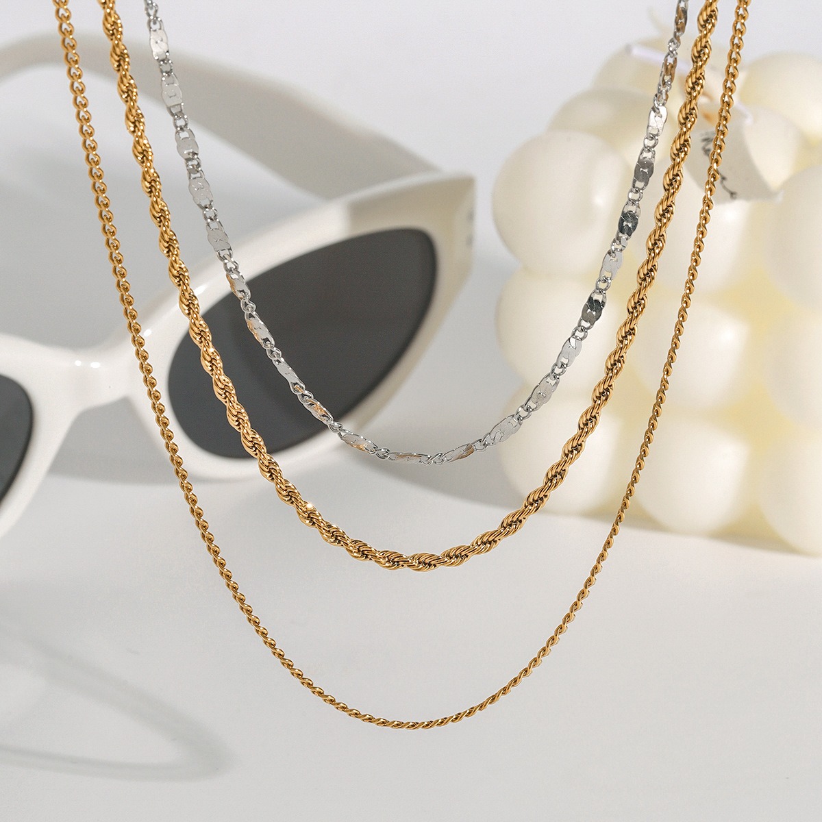 18K gold three-layer chain with gold and silver color matching design, noble and elegant necklace