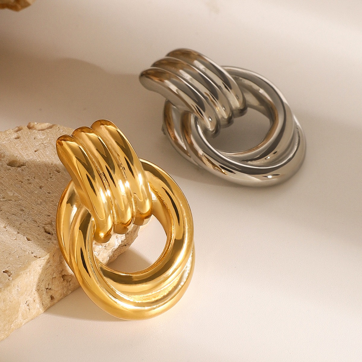 18K gold geometric circle with stripes design simple personality brooch