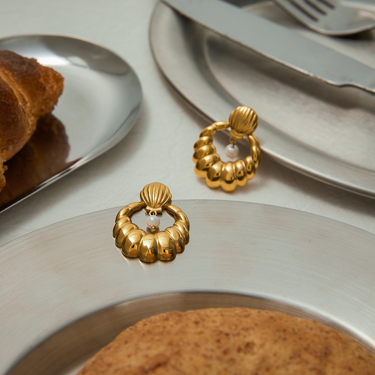 18K gold U-shaped earrings with textured design, exquisite and simple - Image 7