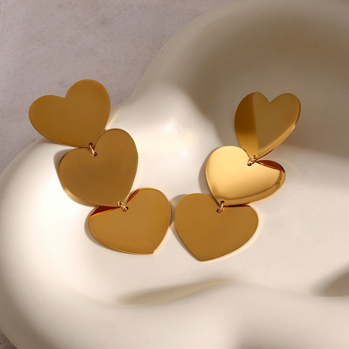 18K gold simple and elegant three-layer heart design light luxury style earrings