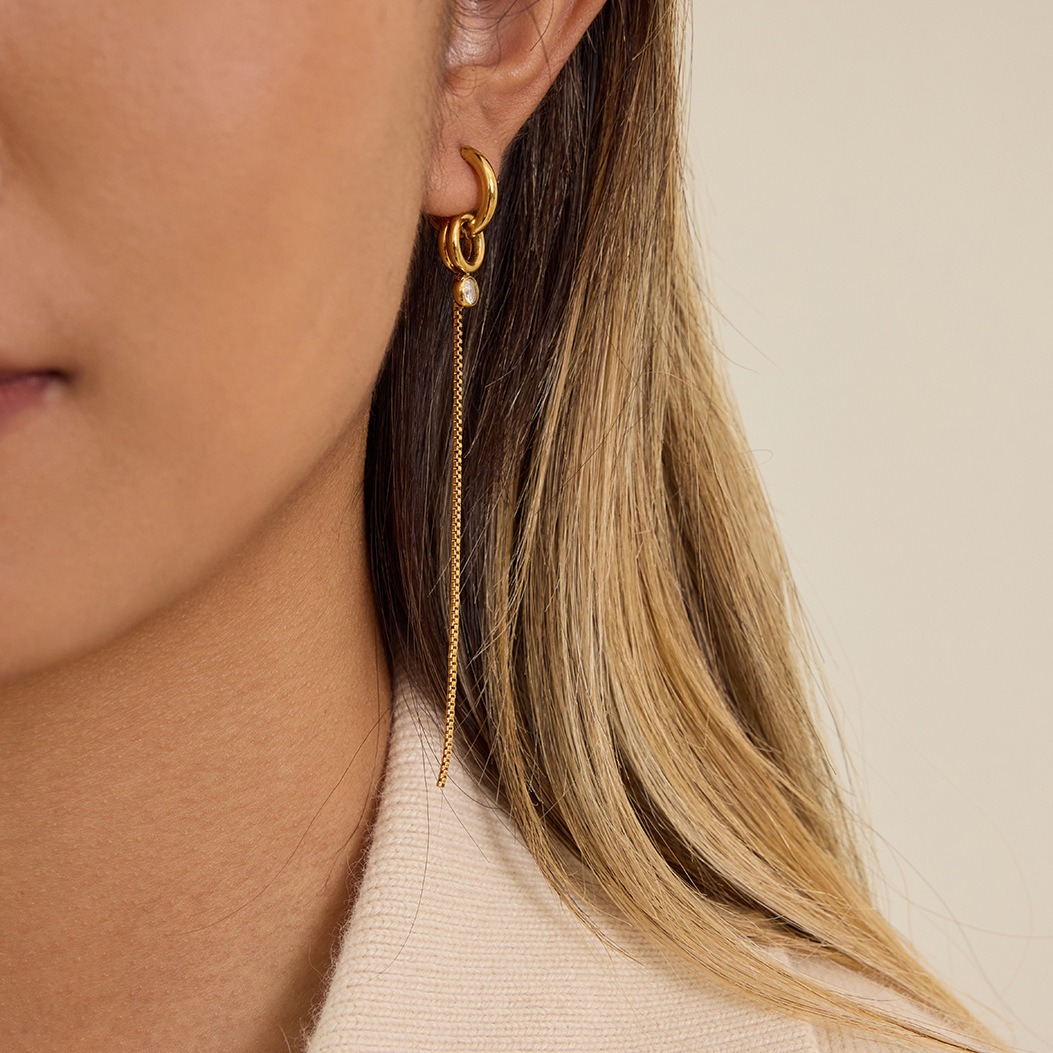 18K gold lightweight luxury tassel earrings with cubic zirconia. - Image 5