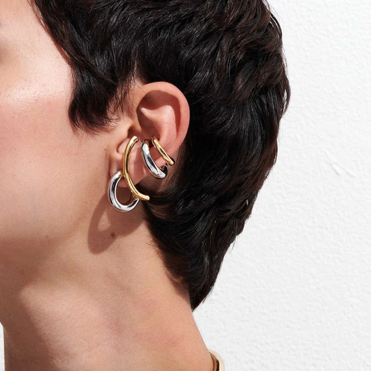 18K gold double C-shaped earrings with gold and silver color matching design, trendy and personalized - Image 9