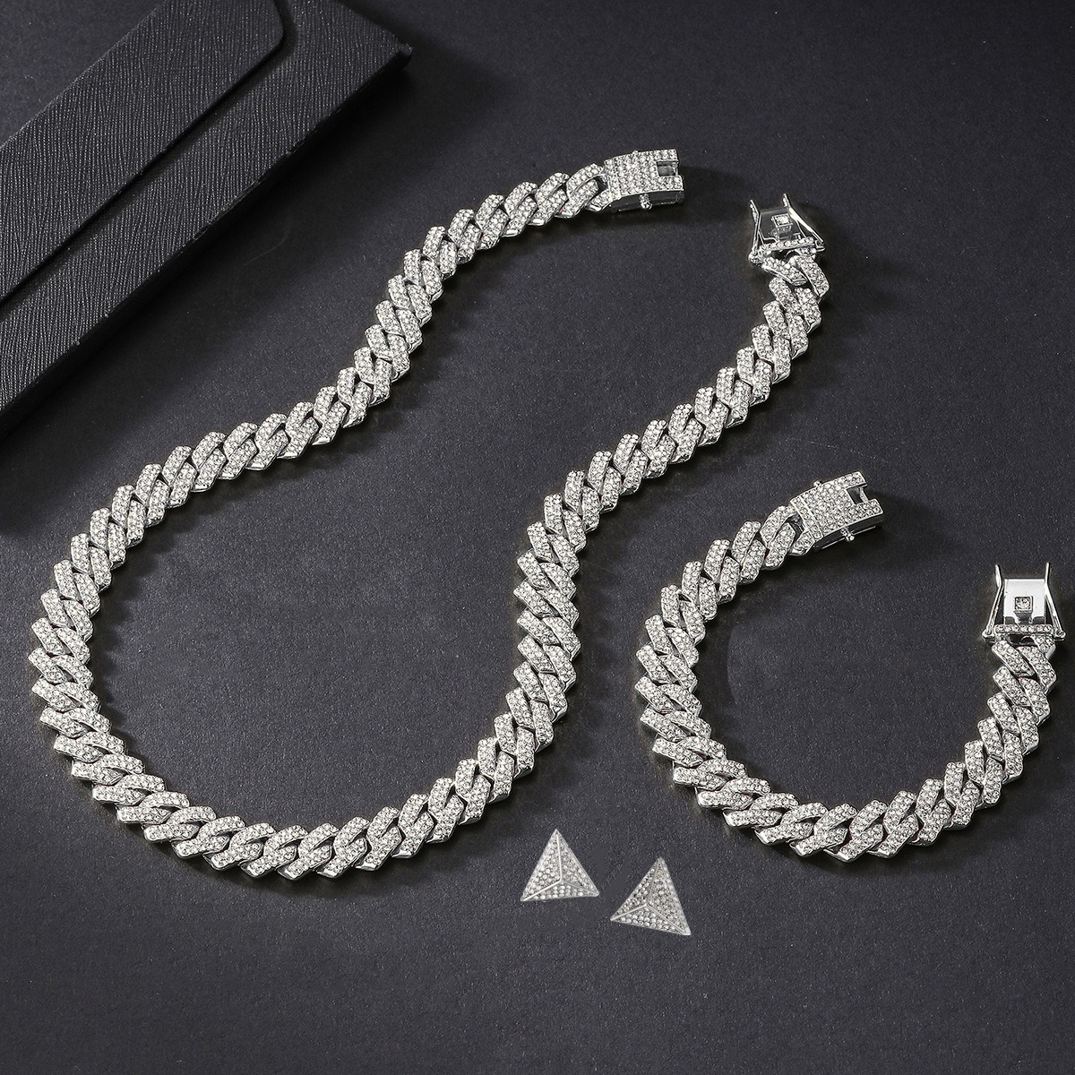 https://shineoss.oss-cn-hongkong.aliyuncs.com/wang/2025/06/07/fe849009-3a0c-494b-ae92-d5d0c17fdd30.jpg